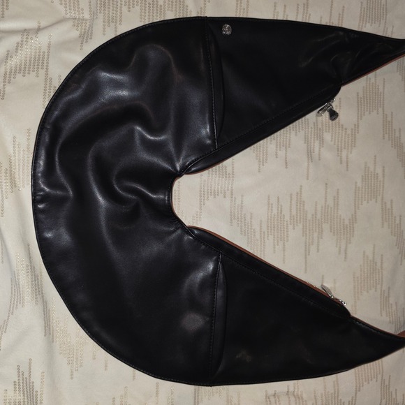 Sash Bag Reversible Black Cognac Brown Vegan Leather Ergonomic Crossbody Bag - Picture 5 of 9